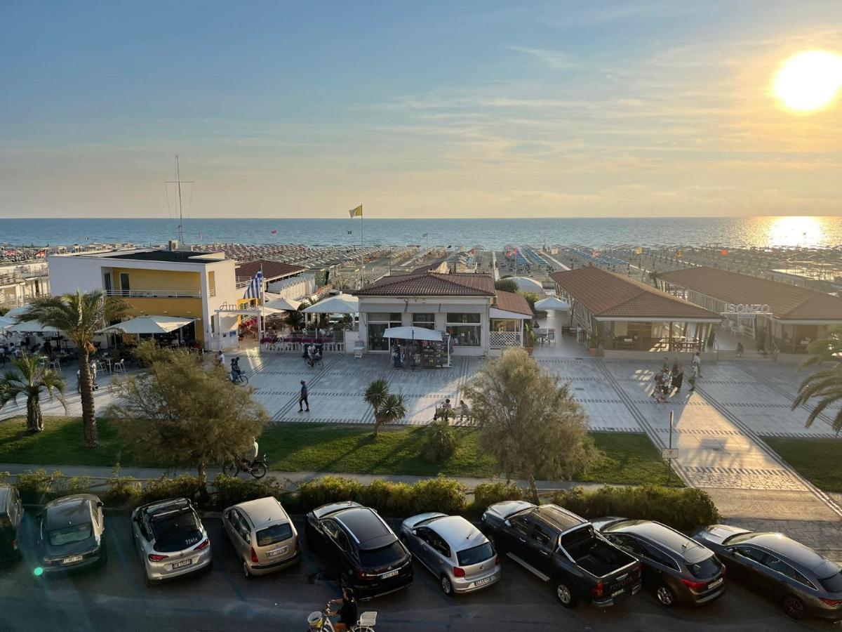 Hotel Valdinievole Lido di Camaiore Exterior photo
