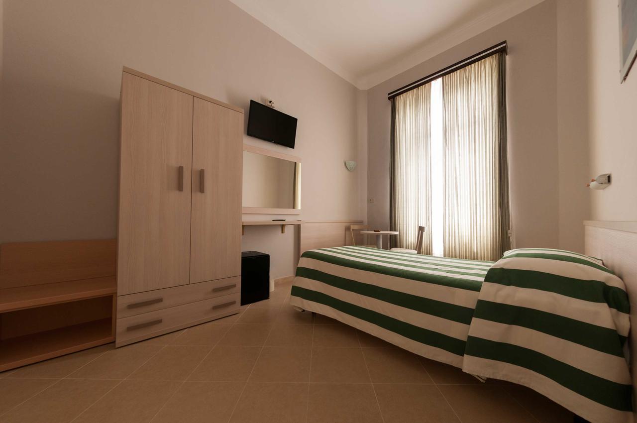 Hotel Valdinievole Lido di Camaiore Exterior photo